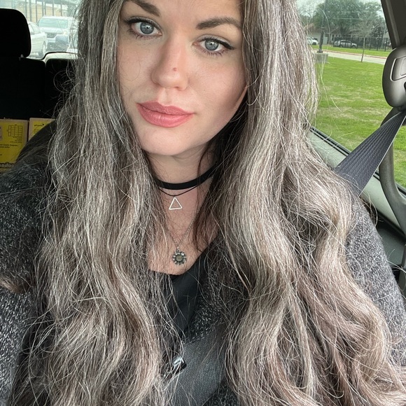 Meet your Posher, Cristal - Picture 2 of 2